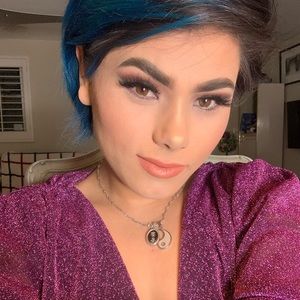 Meet your Posher, Carolina